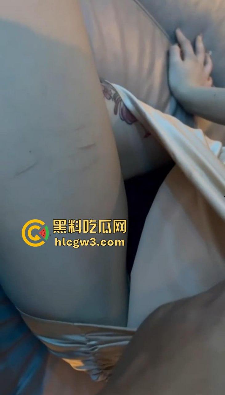 KTV狼友点妹子玩花了，摸到奶子头直接缩进去，全身上下到处RUA没放过 ，这钱摸得绝对回本！-3