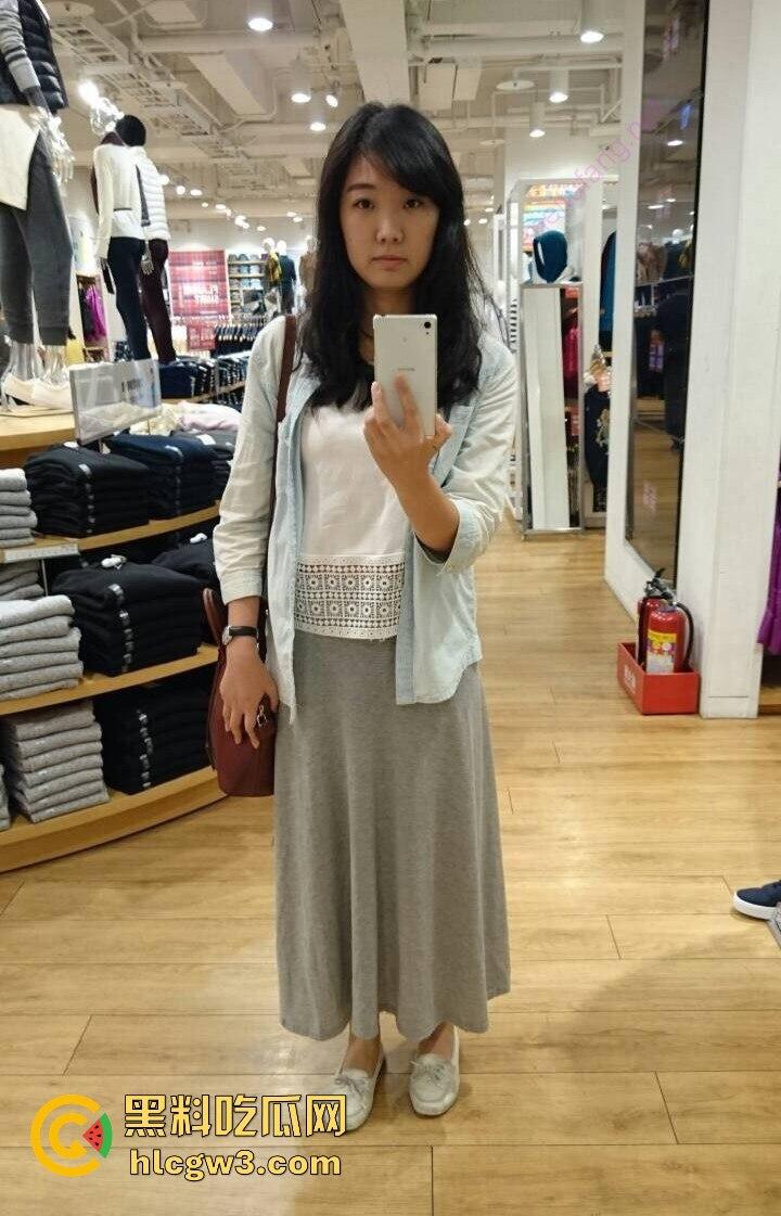 云盘泄密清纯女友性爱日常曝光  外表无害内心骚到飞起，下面插一根嘴里还塞一根！-3