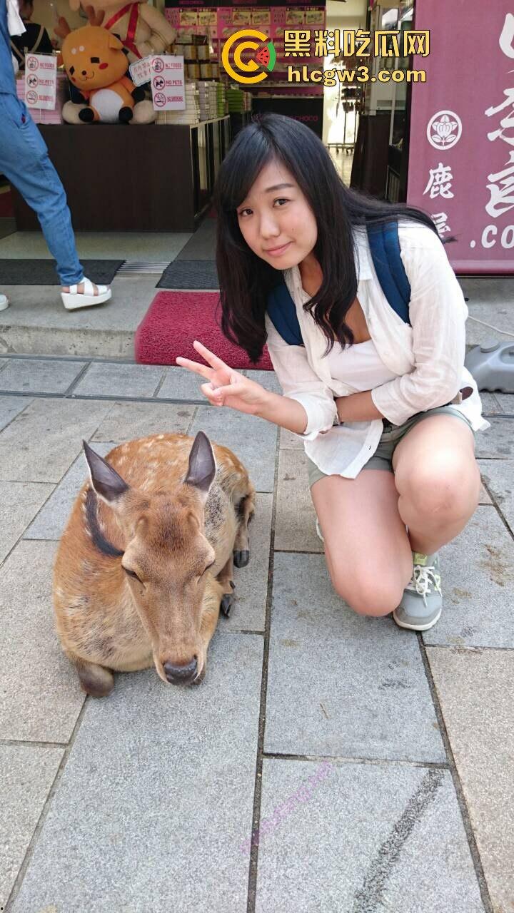 云盘泄密清纯女友性爱日常曝光  外表无害内心骚到飞起，下面插一根嘴里还塞一根！-5