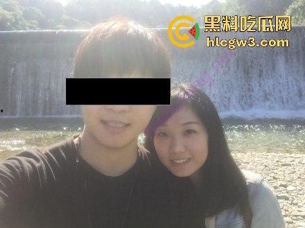 云盘泄密清纯女友性爱日常曝光  外表无害内心骚到飞起，下面插一根嘴里还塞一根！-13