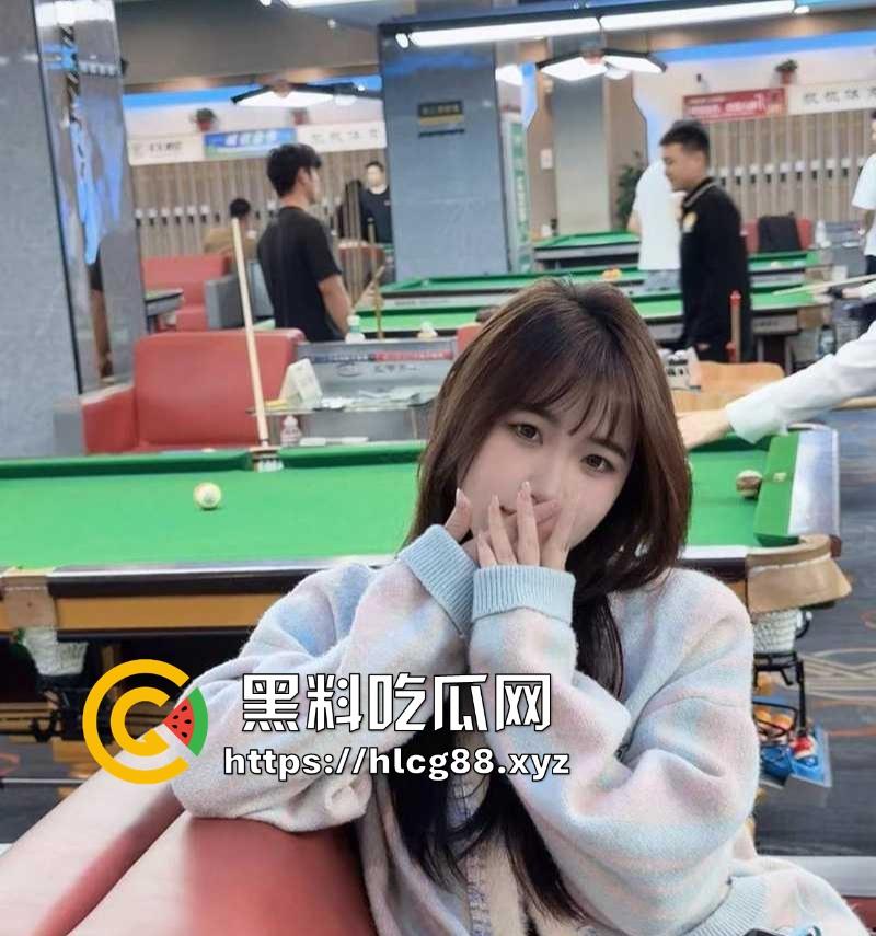 湖北师范大三嫩妹『礼温可』白皮骚狗勾魂反差婊，甜脸藏淫心，初操爽翻问群P不拒，饭后叫兄弟轮奸狂干！-1