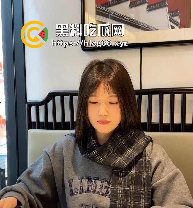 湖北师范大三嫩妹『礼温可』白皮骚狗勾魂反差婊，甜脸藏淫心，初操爽翻问群P不拒，饭后叫兄弟轮奸狂干！-2