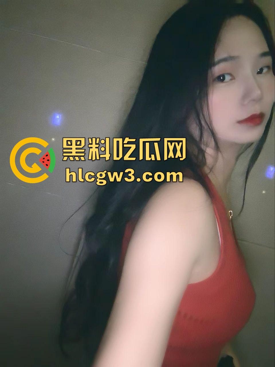 河南老哥舔狗日记活得太憋屈 开早餐店伺候离异少妇 少妇背地里吃鸡开房忙着补口红 还骂他不掏钱不够大方！-9